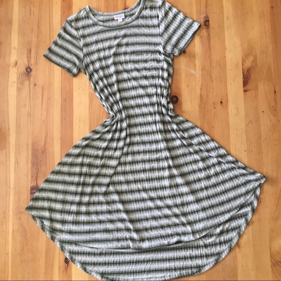 Lularoe Carly Abstract Lines Green - Picture 4 of 4